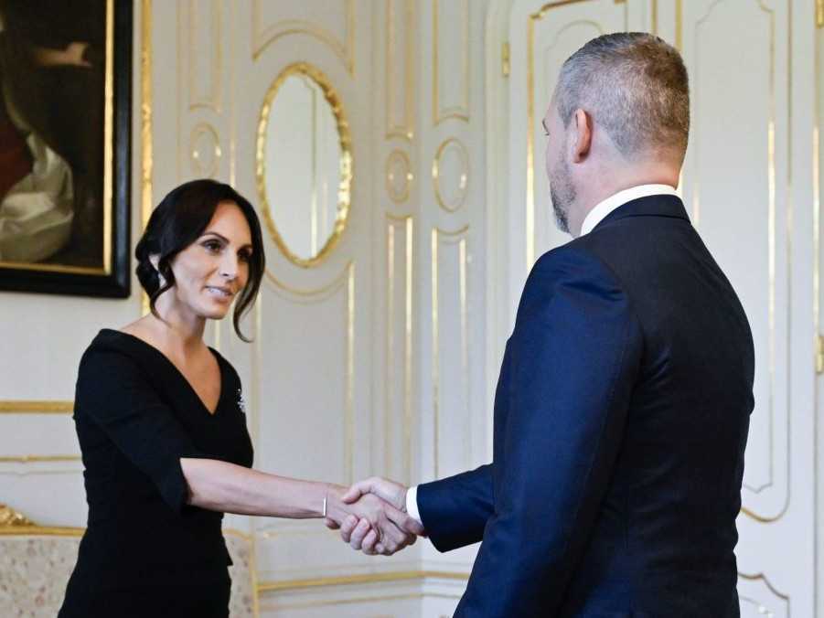 Prezident SR Peter Pellegrini prijal v paláci ministerku zdravotníctva Zuzanu Dolinkovú (Hlas-SD).