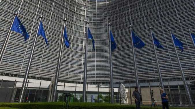 Eurokomisia zavedie dodatočné clá na dovoz elektroáut z Číny. Proti návrhu nebol dostatok členských štátov