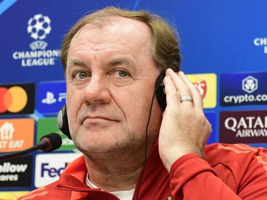 Na snímke tréner Slovana Vladimír Weiss počas tlačovej konferencie.