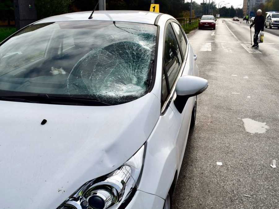 Na snímke auto po nehode.