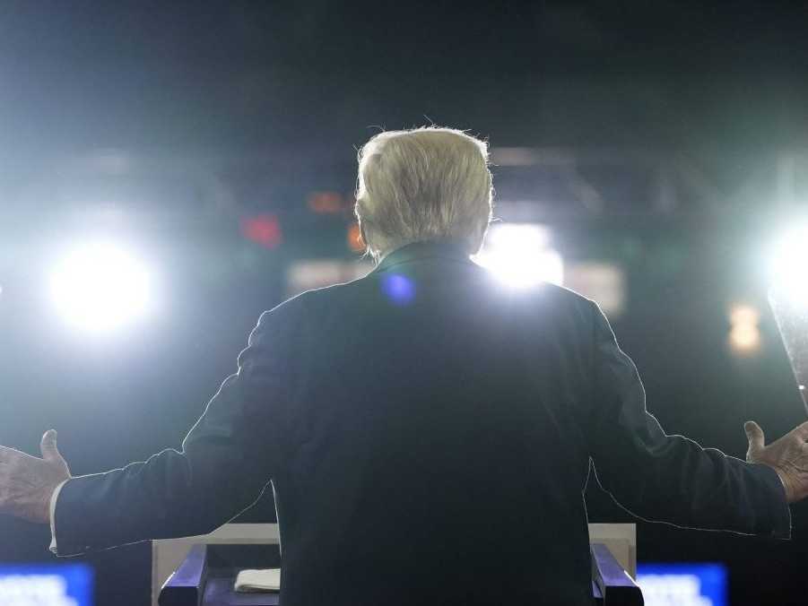 Republikánsky prezidentský kandidát a bývalý americký prezident Donald Trump hovorí počas predvolebnej kampane.