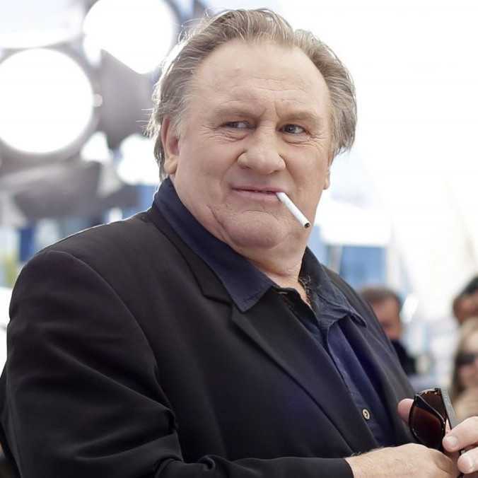 Gérard Depardieu čelí obvineniam zo sexuálneho obťažovania. Súd s hercom sa začal v jeho neprítomnosti