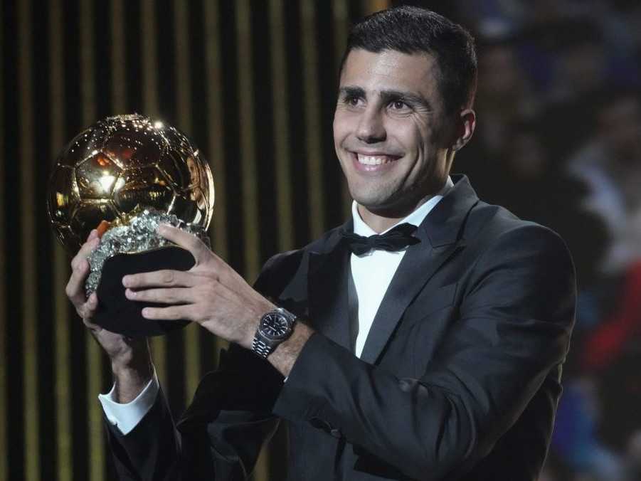 Španielsky futbalista Rodri získal Zlatú loptu za sezónu 2023/2024.