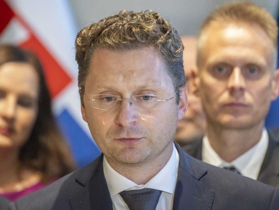 Na snímke predseda Lekárskeho odborového združenia (LOZ) Peter Visolajský.