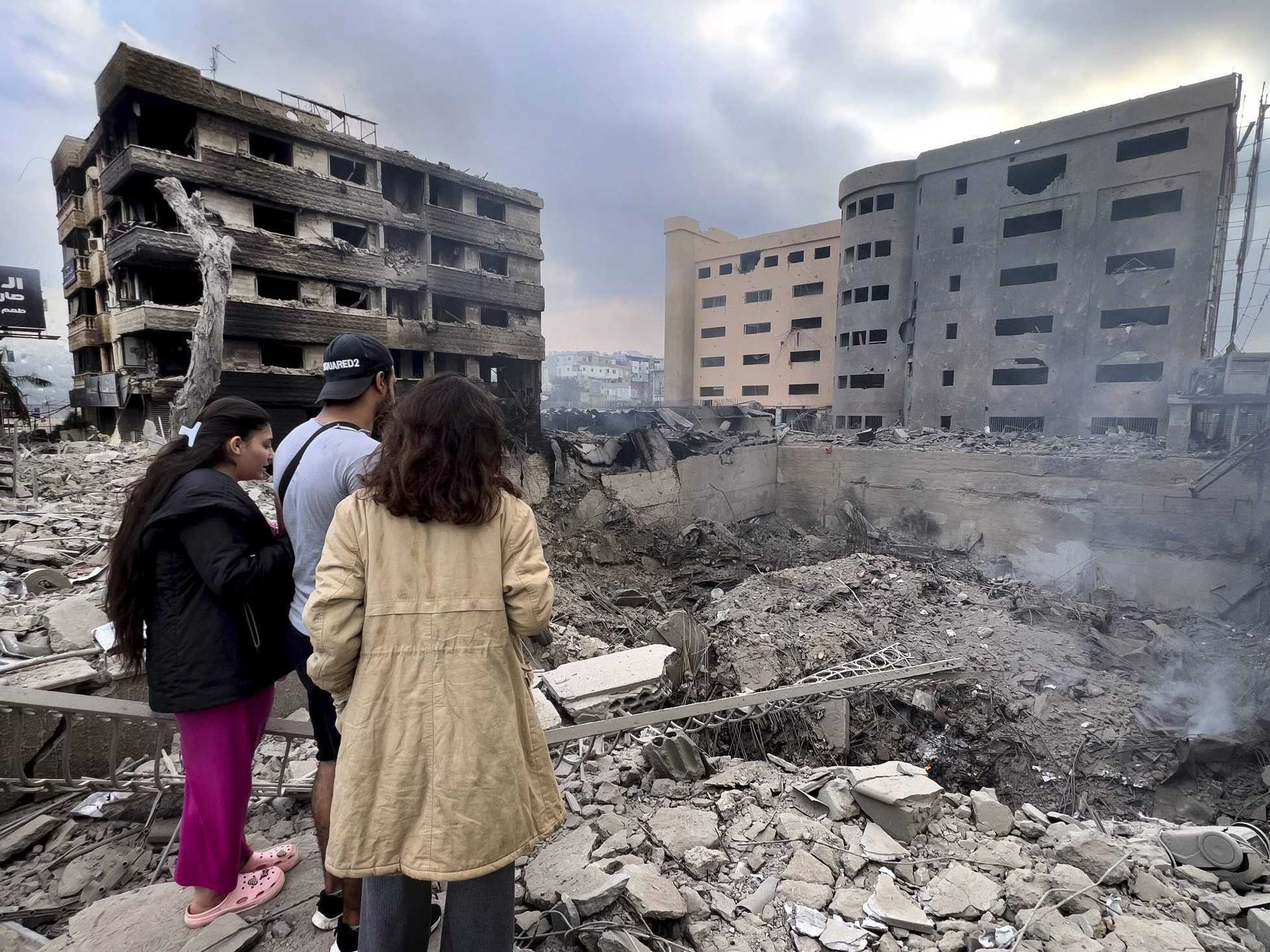 Zničené budovy po leteckom útoku izraelskej armády na predmestí Bejrútu.