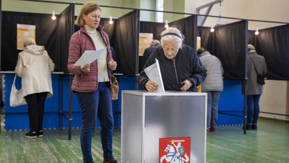 V Litve pokračujú parlamentné voľby: Opozícia po prvom kole vedie, voliči sa obávajú hrozby z Ruska