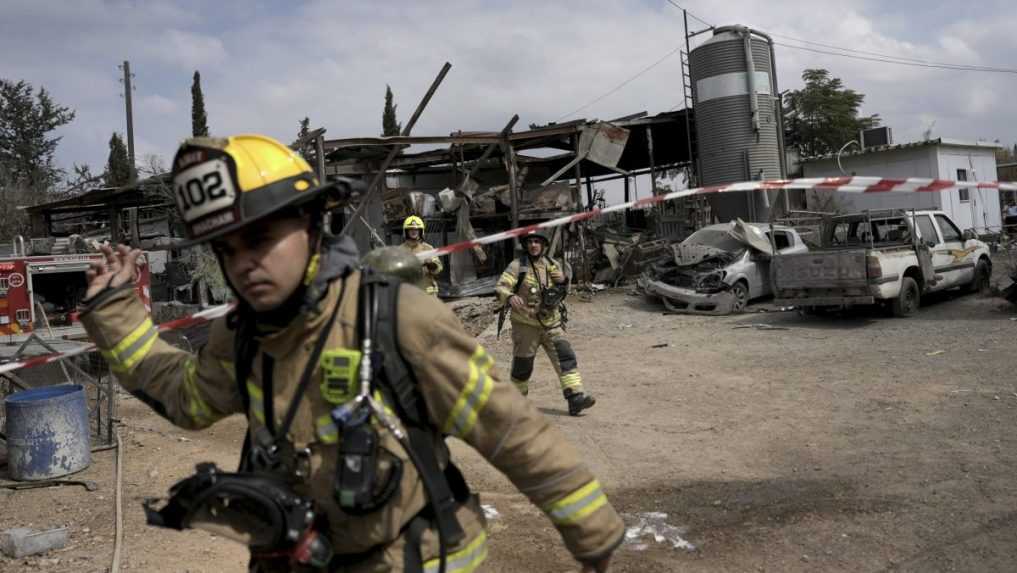 K raketovému útoku na Tel Aviv sa prihlásilo ozbrojené krídlo Hamasu. Pri útoku sa zranili dve ženy