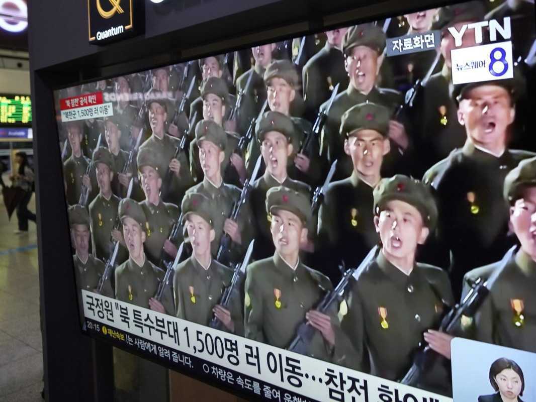 Na snímke severokórejskí vojaci.