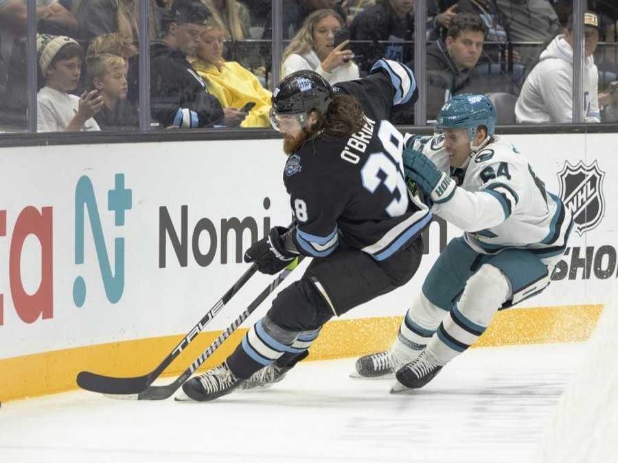 Záber zo zápasu Utah Hockey Club - San Jose Sharks.