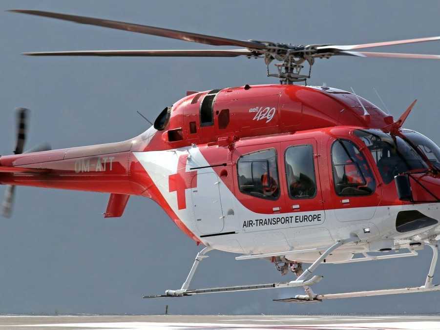 Na snímke záchranársky vrtuľník.