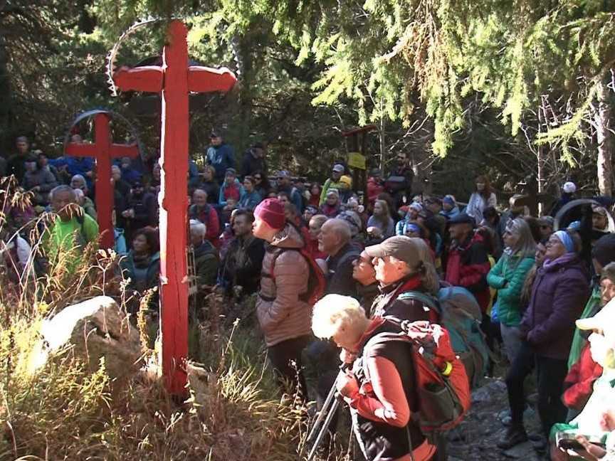 Vo Vysokých Tatrách na symbolickom cintoríne spomínali na obete hôr. Tento rok tam prišlo o život 15 ľudí