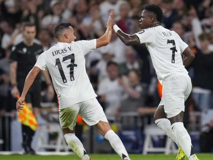 Hráči Realu Madrid oslavujú gól.