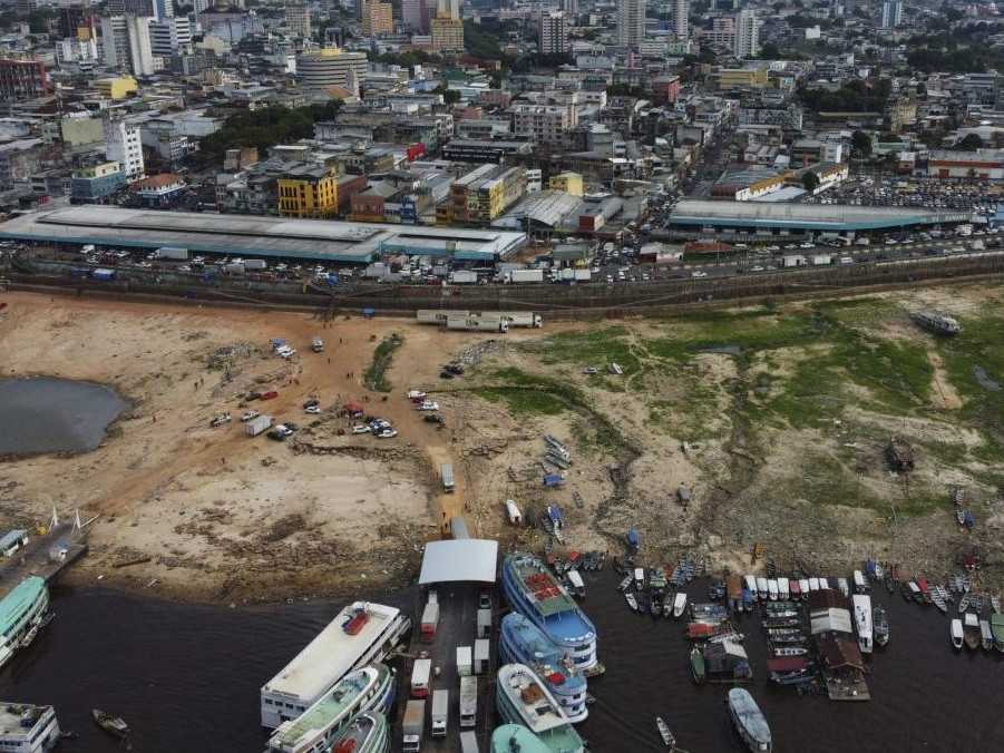 Na snímke vysychajúca rieka Negro.