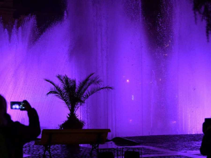 Spievajúca fontána v Košiciach ožila farbami.