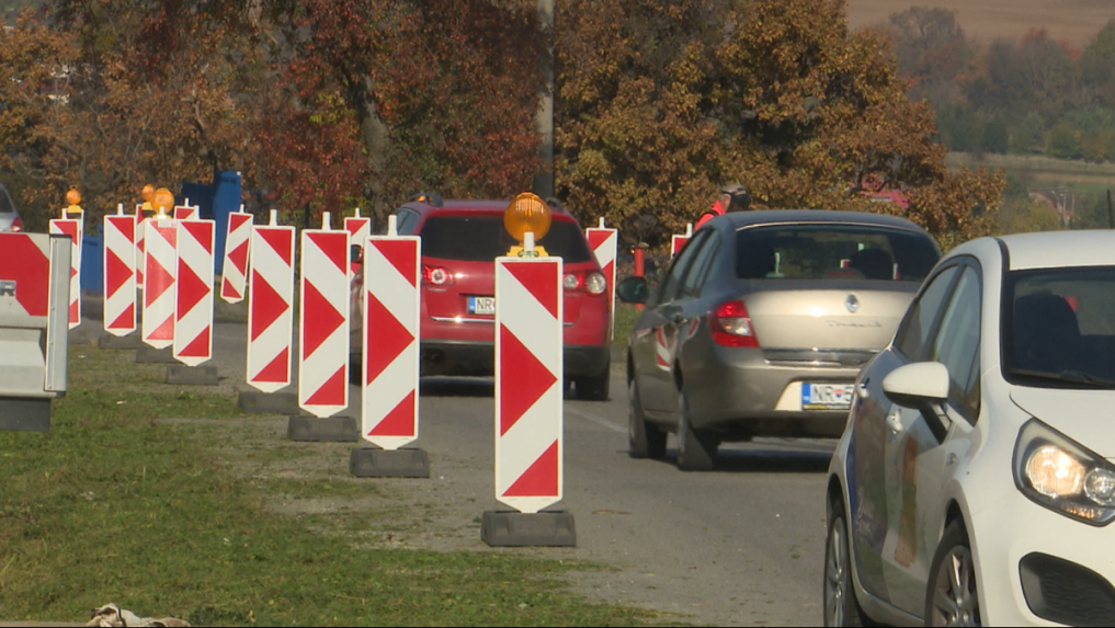 Zosunutá prístupová cesta do Žirian si na svoju opravu ešte počká, od januára ju úplne uzatvoria