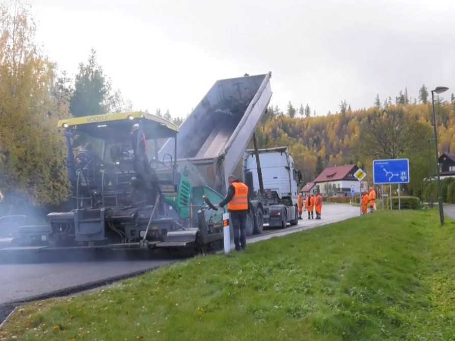 Práce na ceste v Tatranskej Lomnici.
