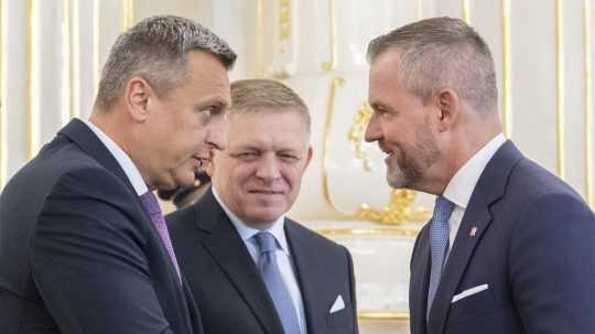 Sprava prezident Peter Pellegrini, premiér Robert Fico (Smer-SD) a šéf SNS Andrej Danko.