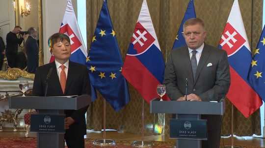 Generálny riaditeľ Hyundai Mobis Lee Gyu Suk a premiér Robert Fico