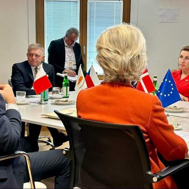 Premiér Robert Fico na neformálnom rokovaní v rámci samitu EÚ v Bruseli.