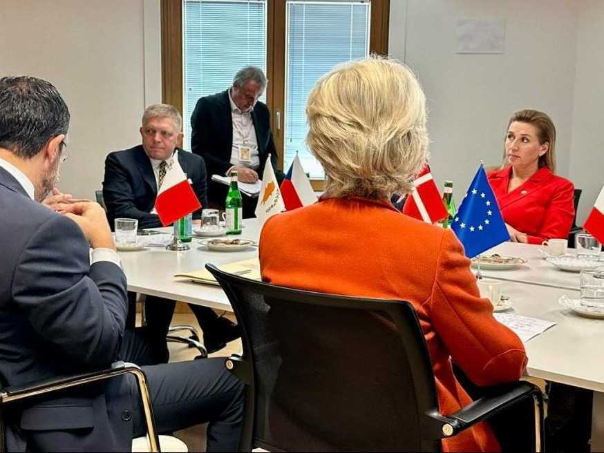 Premiér Robert Fico na neformálnom rokovaní v rámci samitu EÚ v Bruseli.