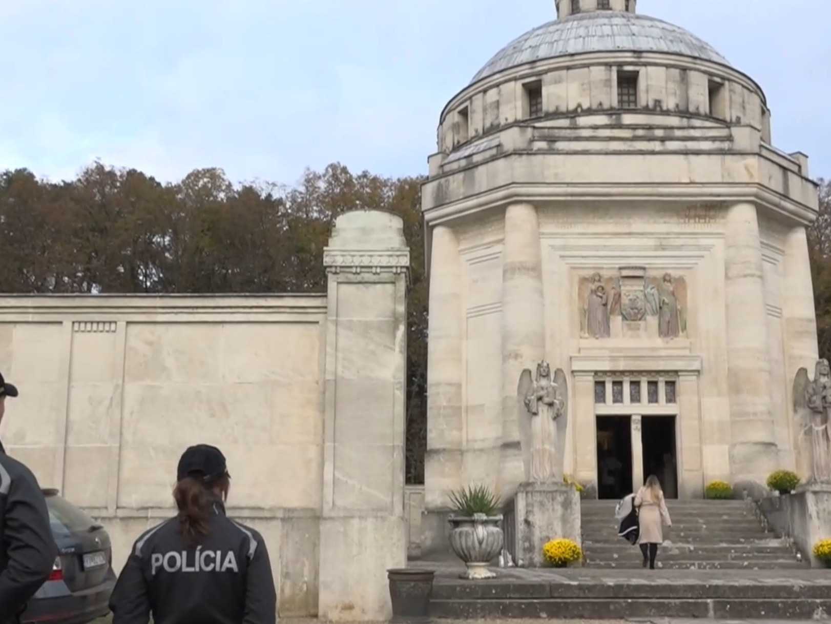 Zádušná omša sa koná každý rok. Bolo to tak aj počas socializmu, či covidu.