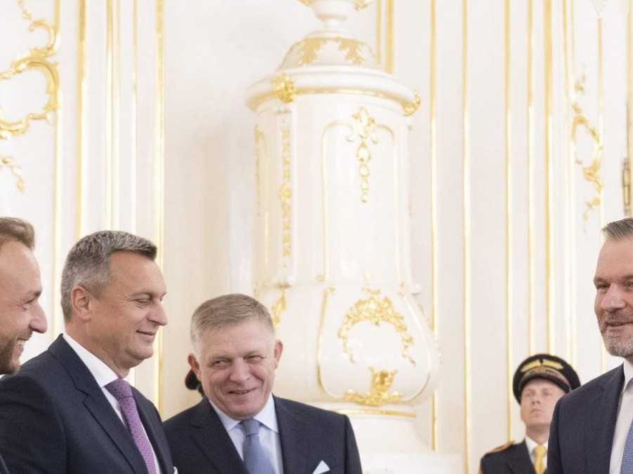 Na snímke Peter Pellegrini, Robert Fico, Andrej Danko a Matúš Šutaj Eštok.