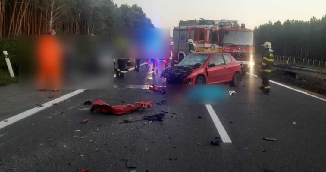 Na diaľnici v smere z Malaciek sa stala tragická dopravná nehoda. Policajti odkláňajú dopravu