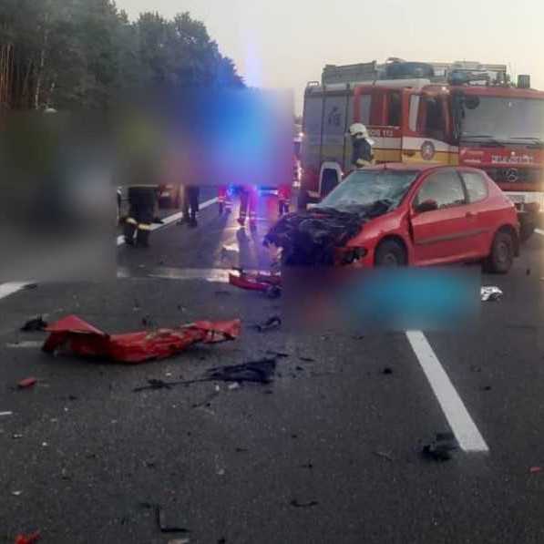 Na diaľnici v smere z Malaciek sa stala tragická dopravná nehoda. Policajti odkláňajú dopravu