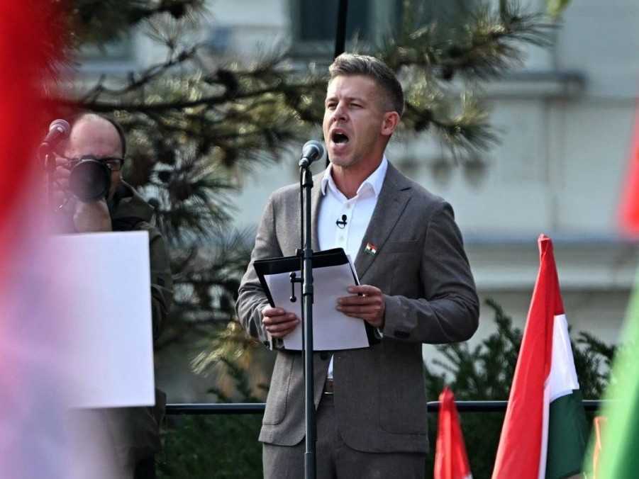 Na snímke Péter Magyar.