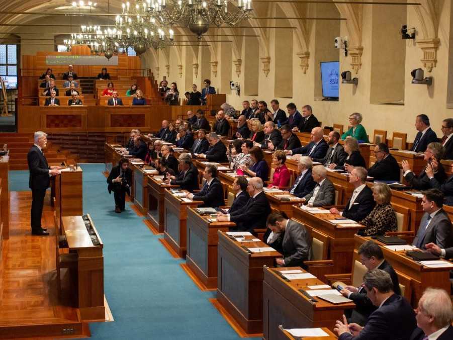 Na ilustračnej snímke český senát.