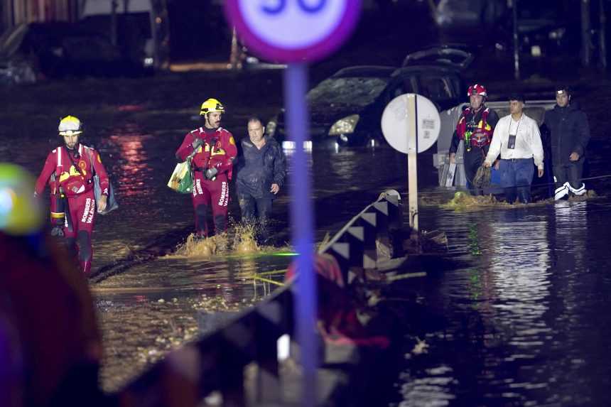Španielsko zasiahli rozsiahle záplavy. Krajina hlási viac ako 70 obetí, prívalové dažde by mali ešte pretrvávať
