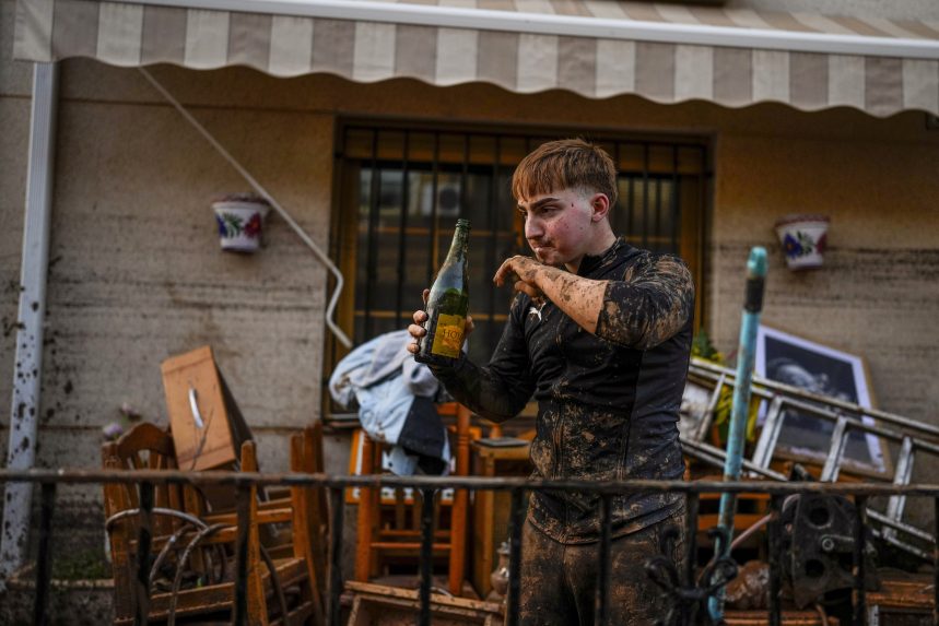 Najhoršie povodne za desaťročia: Počet obetí záplav v Španielsku naďalej rastie, vyhlásili trojdňový štátny smútok