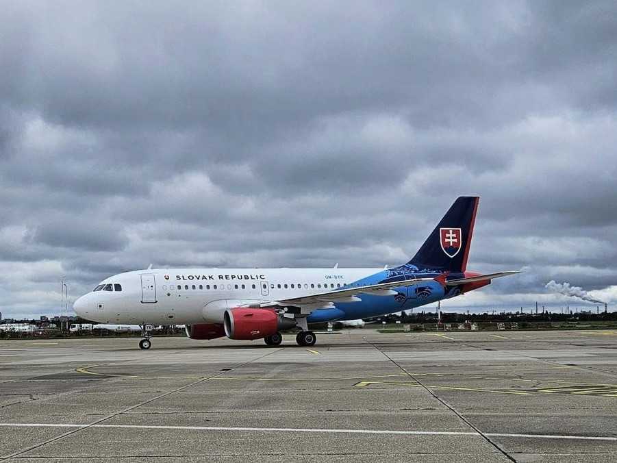 Slovenský špeciál pristál na bratislavskom letisku.