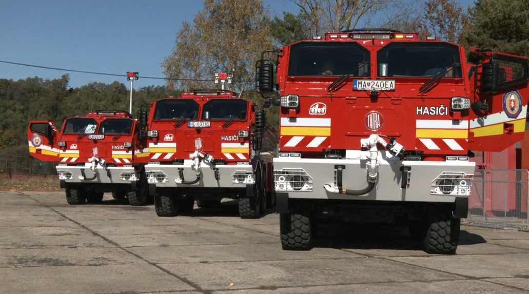 &Scaron;peci&aacute;lne hasičsk&eacute; vozidl&aacute;, tzv. titany.