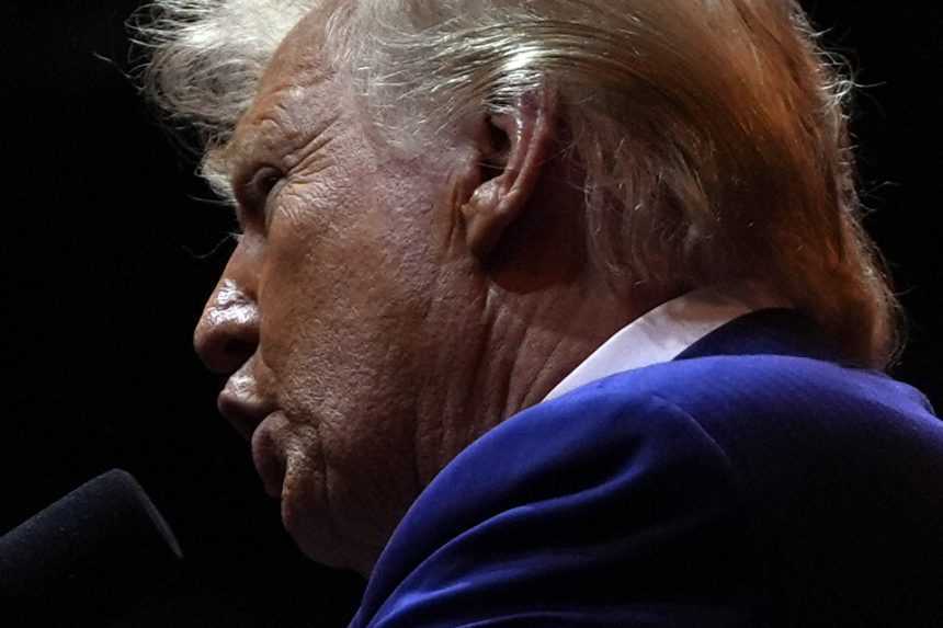 Trump sľúbil najväčší deportačný program v histórii. Harrisovú označil za osobu s „veľmi nízkym IQ“