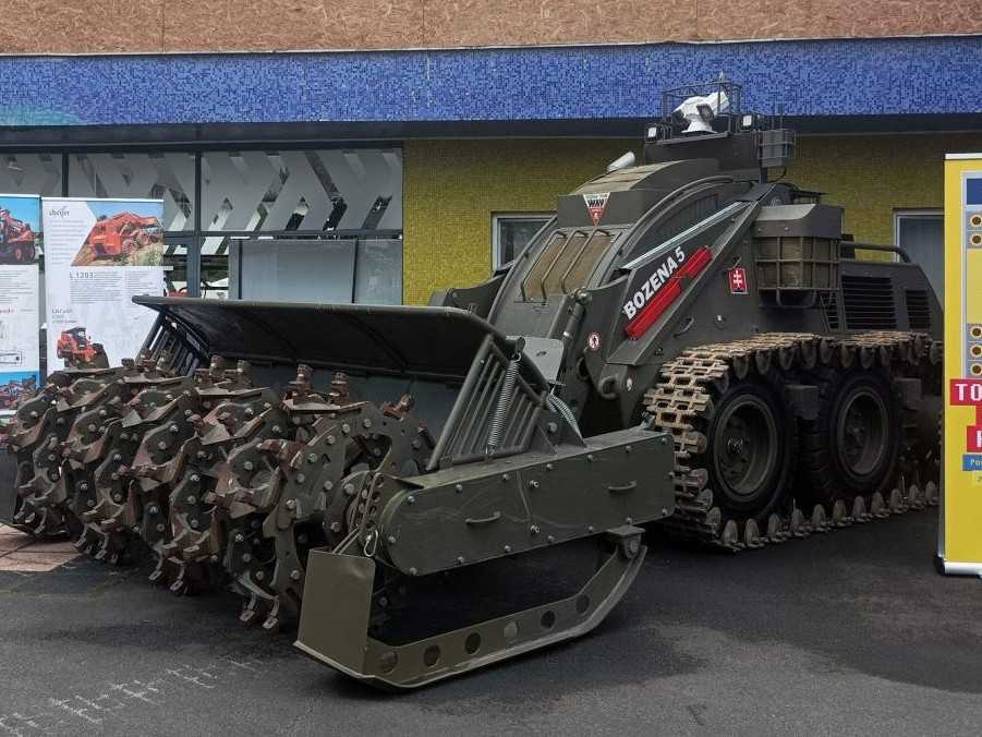 Na snímke odmínovacie zariadenie Božena 5.