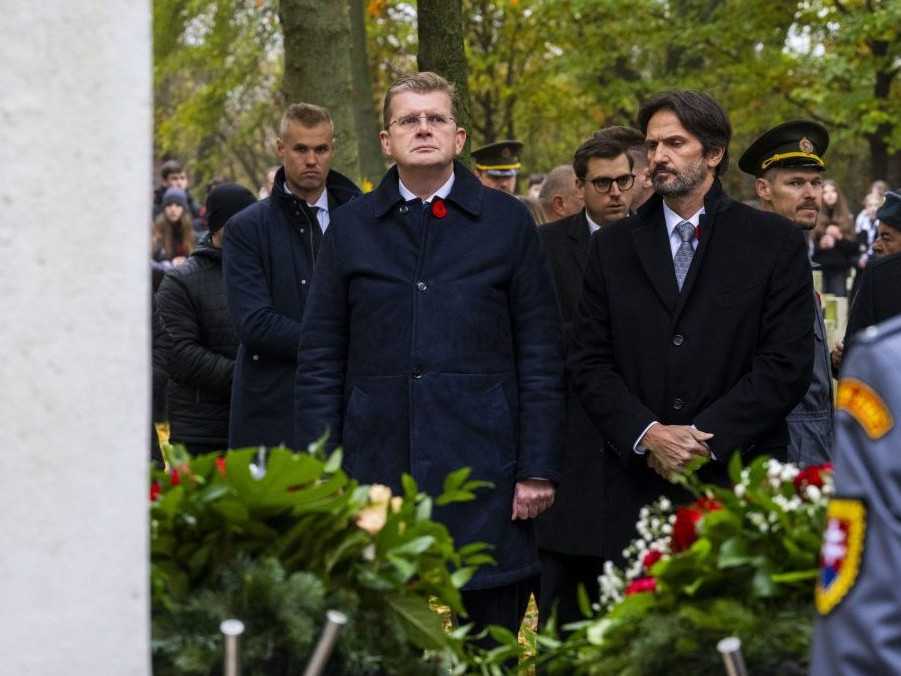 Zľava Peter Žiga a Robert Kaliňák.