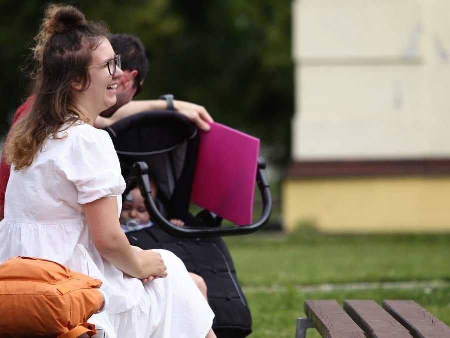 Ilustračná snímka rodičov s dieťaťom.