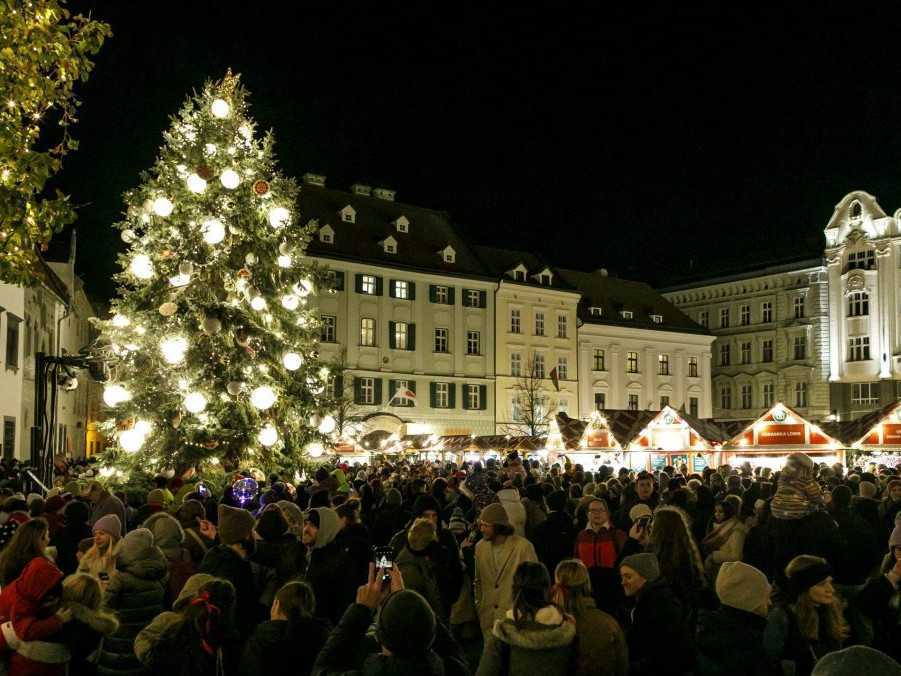 Ilustračná snímka - vianočné trhy v Bratislave.