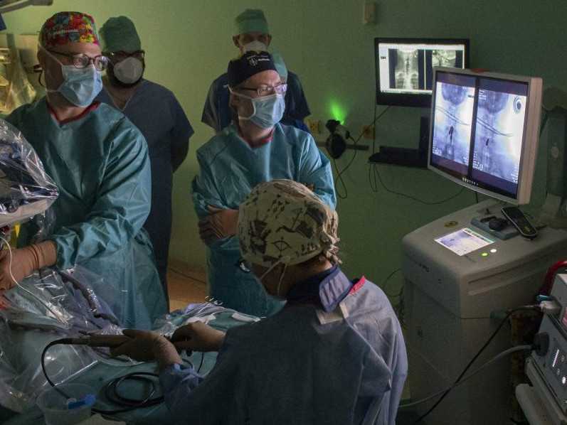 Ilustračná snímka operácie medzistavcovej platničky.