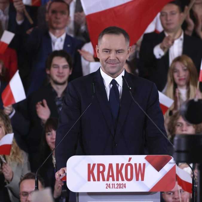 Kandidátom poľskej opozičnej strany PiS v prezidentských voľbách bude historik Karol Nawrocki