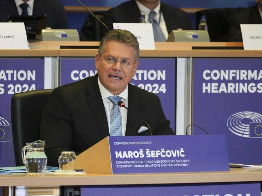 Maroš Šefčovič počas vypočúvania v Európskom parlamente.