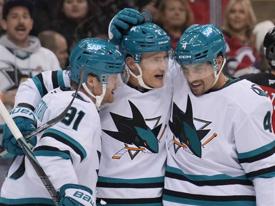 Hokejisti San Jose Sharks sa tešia z gólu.