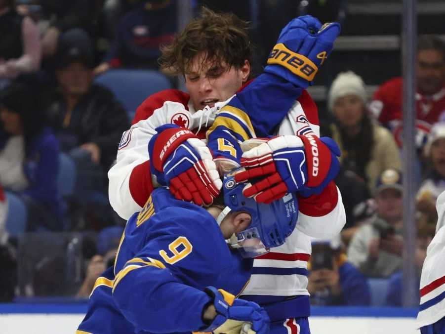 Juraj Slafkovský a Zach Benson