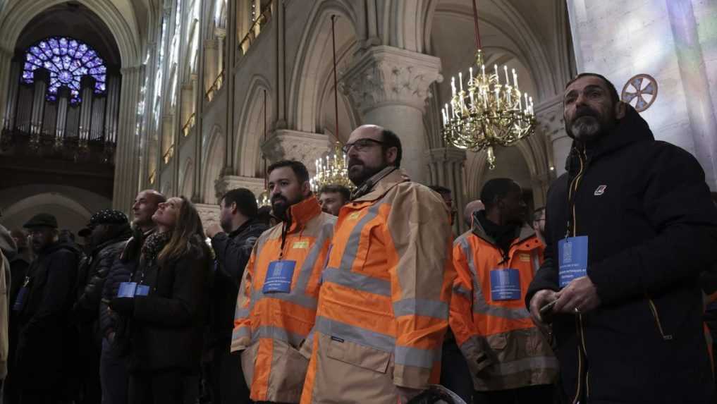FOTO: Prvé zábery obnovenej katedrály Notre-Dame po požiari. Pozrieť si ju bol prezident Macron s manželkou