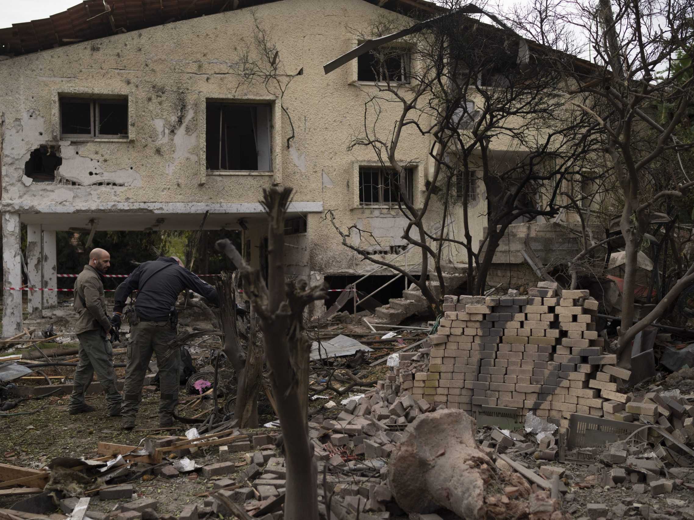 Nedeľné útoky Hizballáhu zatiaľ prišli v dvoch vlnách.