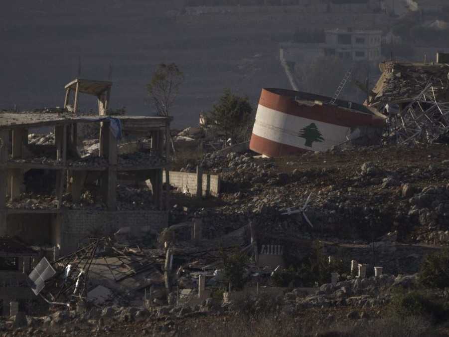 Na ilustračnej snímke zničené budovy v Libanone.