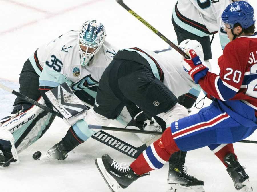 Juraj Slafkovský počas zápasu Montreal Canadiens v. Pittsburghu Penguins.