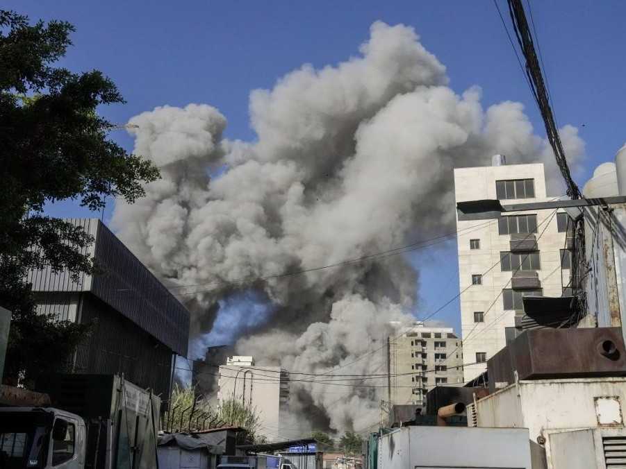 Zasiahnutá budova v meste Bajt Lahíja.