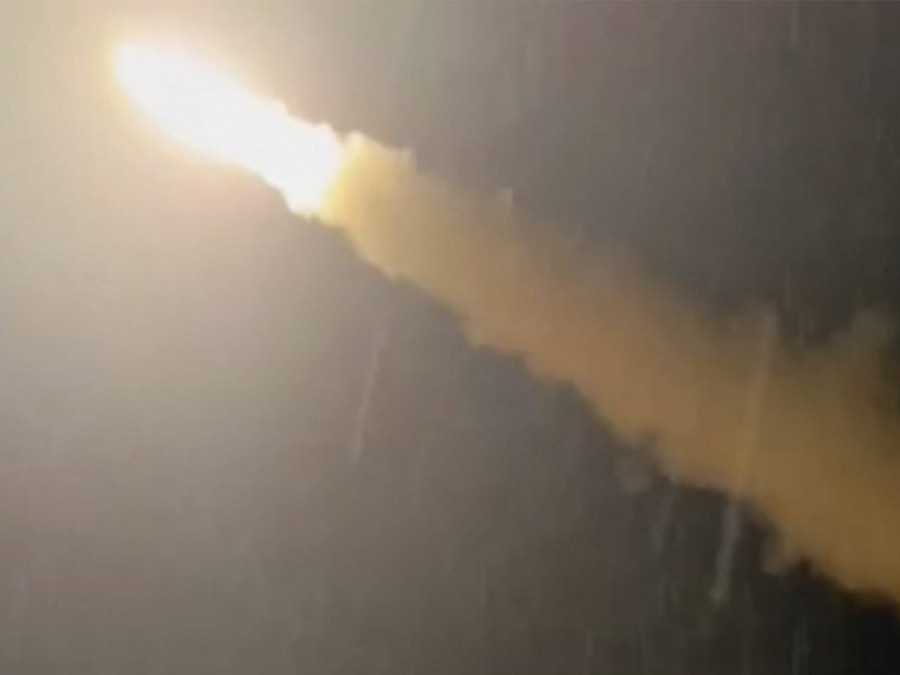 Na snímke je údajne strela ATACMS vypálená z neznámeho miesta na Ukrajine.